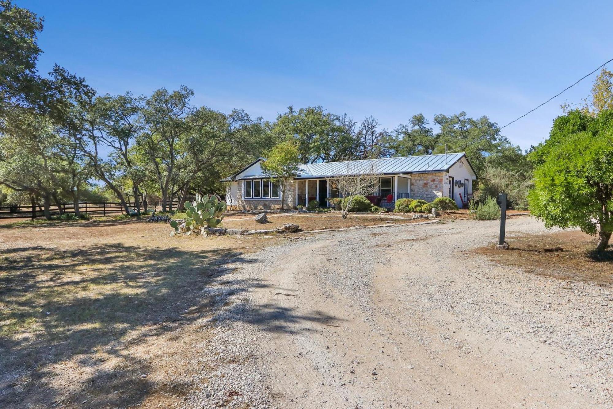 Red Donkey Cottage Wimberley Esterno foto